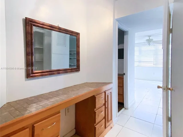 1750 NE 191st St # 4, Miami FL 33179