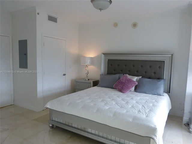 90 SW 3rd St # 1110, Miami FL 33130