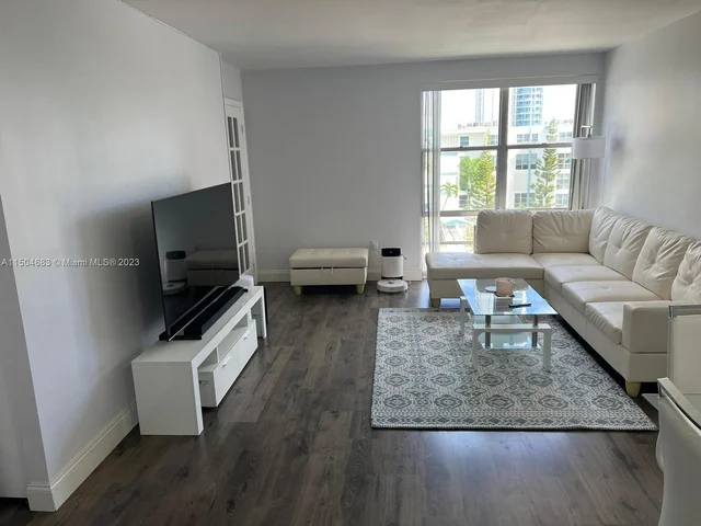 17570 Atlantic # 512, Sunny Isles Beach FL 33160