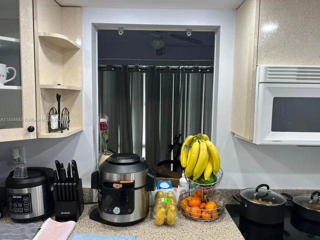 17570 Atlantic # 512, Sunny Isles Beach FL 33160