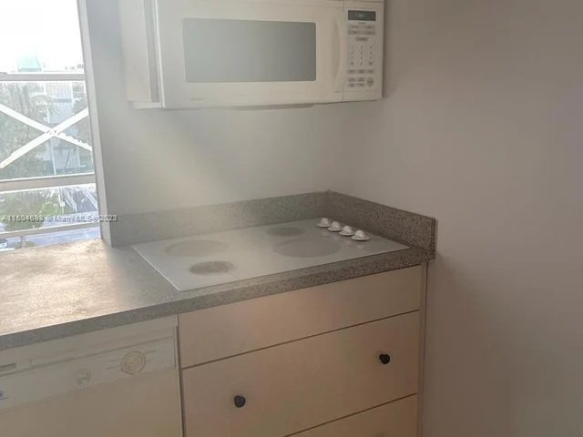 17570 Atlantic # 512, Sunny Isles Beach FL 33160