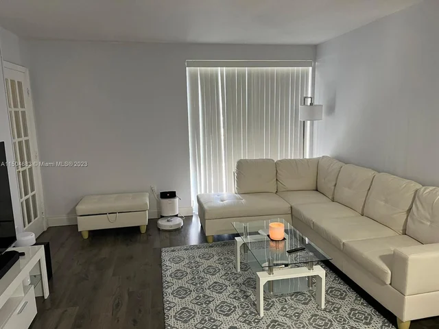 17570 Atlantic # 512, Sunny Isles Beach FL 33160