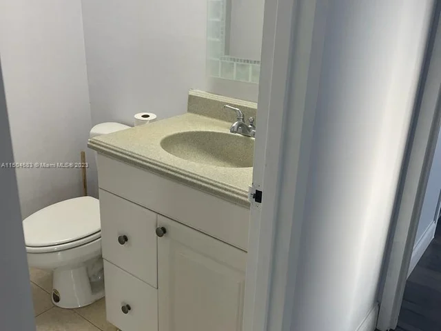 17570 Atlantic # 512, Sunny Isles Beach FL 33160