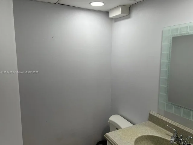 17570 Atlantic # 512, Sunny Isles Beach FL 33160