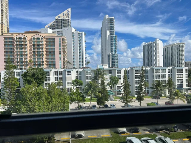 17570 Atlantic # 512, Sunny Isles Beach FL 33160