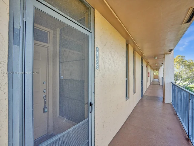 5729 Coral Lake Dr # 305, Margate FL 33063