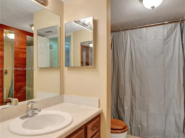 5729 Coral Lake Dr # 305, Margate FL 33063