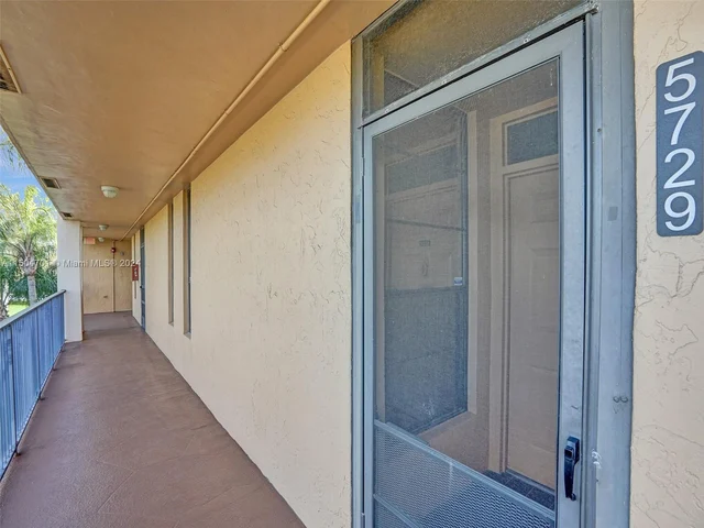 5729 Coral Lake Dr # 305, Margate FL 33063