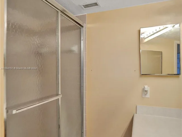 5729 Coral Lake Dr # 305, Margate FL 33063