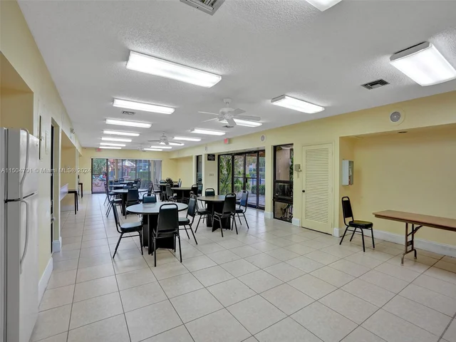 5729 Coral Lake Dr # 305, Margate FL 33063