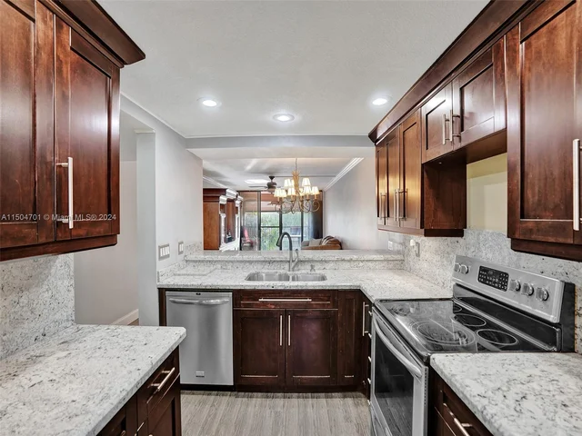 5729 Coral Lake Dr # 305, Margate FL 33063