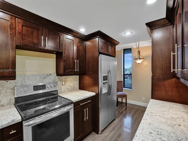 5729 Coral Lake Dr # 305, Margate FL 33063