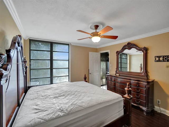 5729 Coral Lake Dr # 305, Margate FL 33063