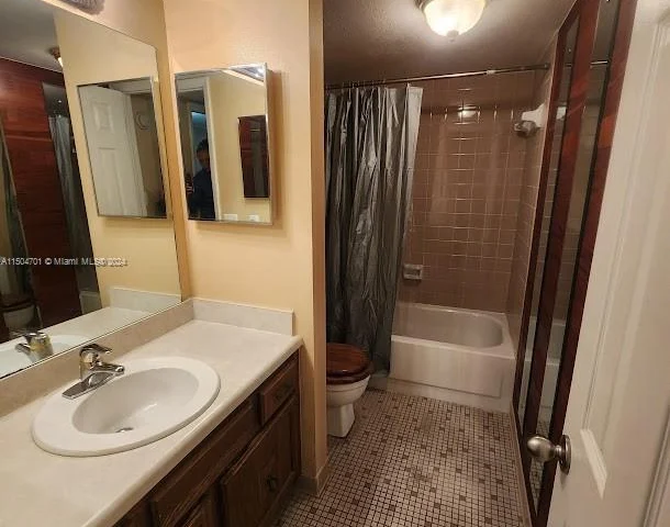 5729 Coral Lake Dr # 305, Margate FL 33063