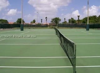 5729 Coral Lake Dr # 305, Margate FL 33063