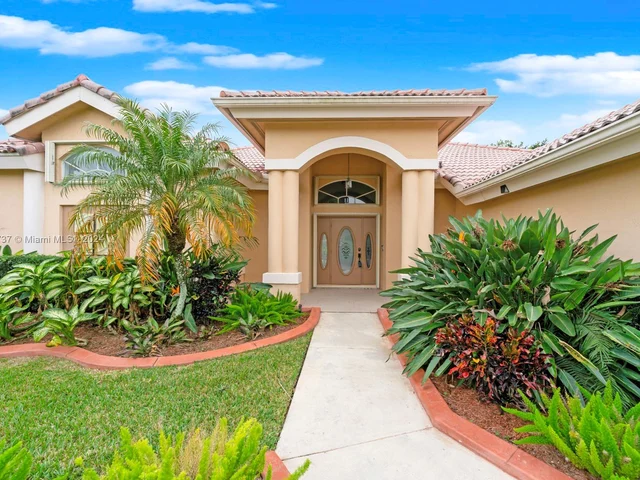 2540 Fairways Dr, Homestead FL 33035