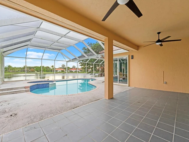 2540 Fairways Dr, Homestead FL 33035