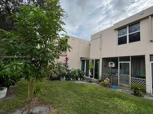 9431 Evergreen Pl # 103, Davie FL 33324
