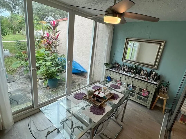 9431 Evergreen Pl # 103, Davie FL 33324