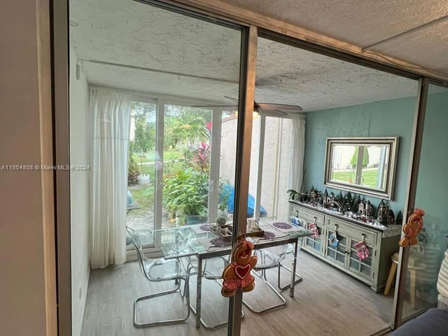 9431 Evergreen Pl # 103, Davie FL 33324