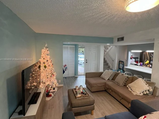 9431 Evergreen Pl # 103, Davie FL 33324