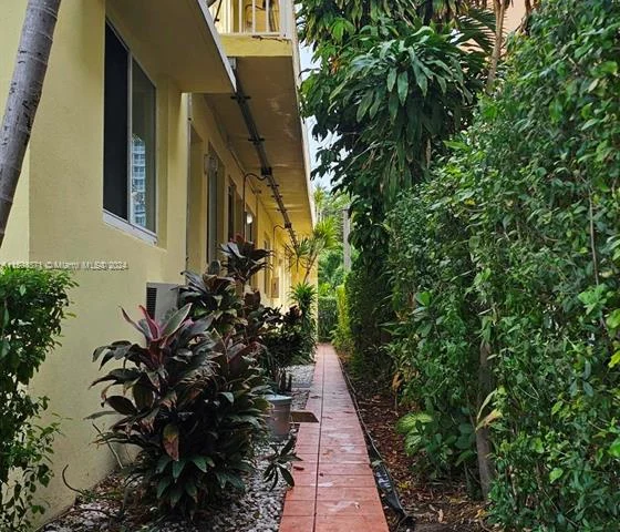 6831 Abbott Ave # 3, Miami Beach FL 33141