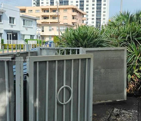 6831 Abbott Ave # 3, Miami Beach FL 33141