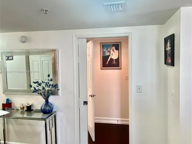 2080 S Ocean Dr # 401, Hallandale Beach FL 33009