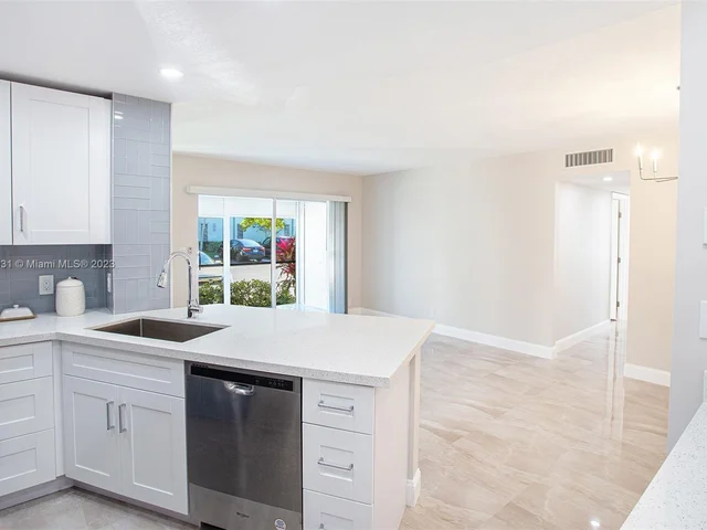 7527 S Oriole Blvd # 101, Delray Beach FL 33446