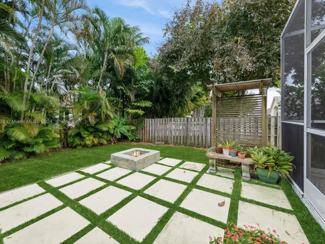 11741 NW 23rd St, Plantation FL 33323