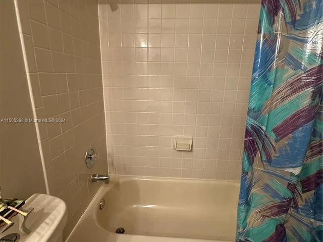 19232 NW 88th Pl, Hialeah FL 33018