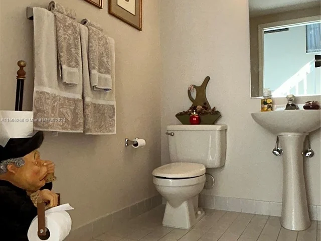 19232 NW 88th Pl, Hialeah FL 33018