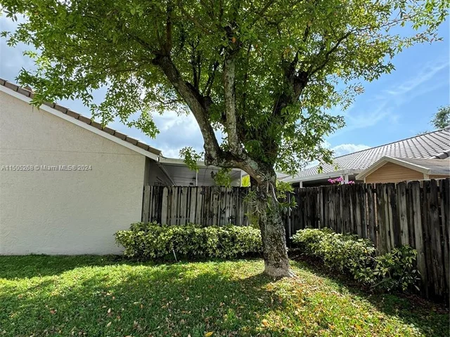 19232 NW 88th Pl, Hialeah FL 33018