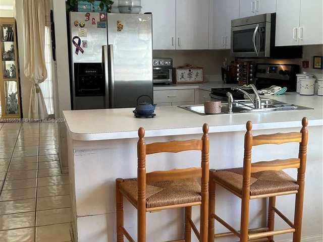 19232 NW 88th Pl, Hialeah FL 33018