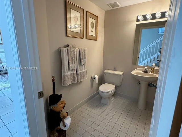 19232 NW 88th Pl, Hialeah FL 33018