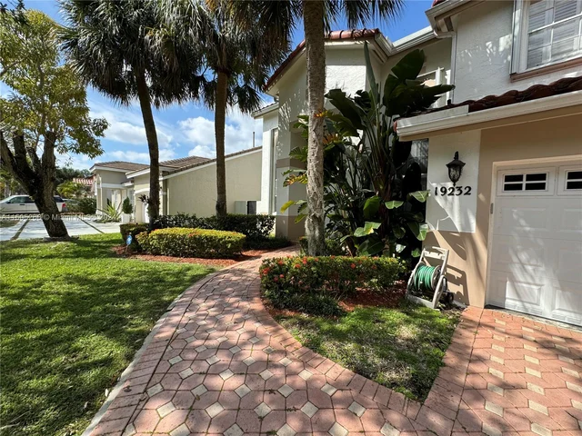 19232 NW 88th Pl, Hialeah FL 33018