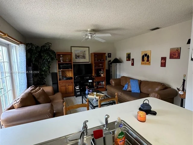 19232 NW 88th Pl, Hialeah FL 33018