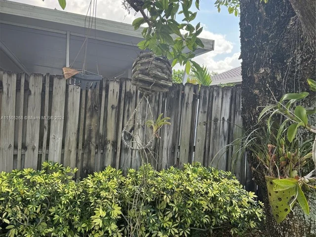 19232 NW 88th Pl, Hialeah FL 33018