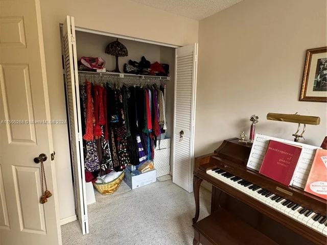 19232 NW 88th Pl, Hialeah FL 33018