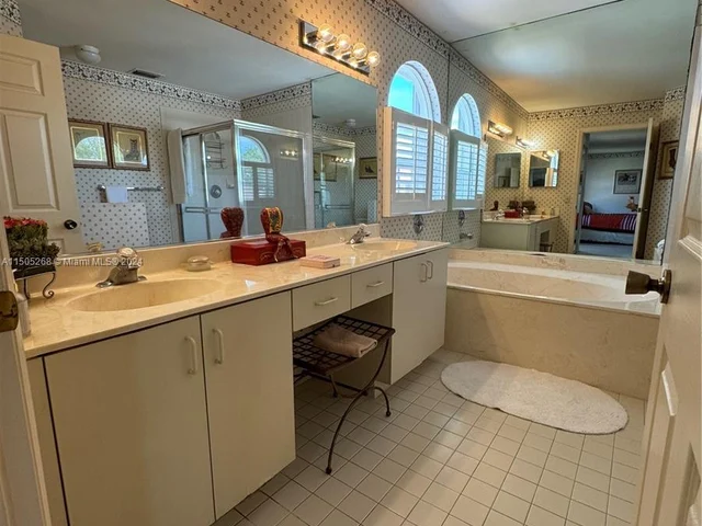 19232 NW 88th Pl, Hialeah FL 33018