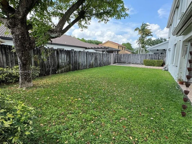 19232 NW 88th Pl, Hialeah FL 33018