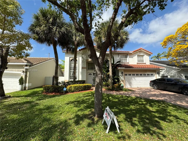 19232 NW 88th Pl, Hialeah FL 33018