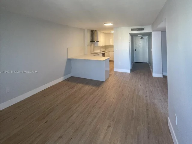 5050 NW 7th St, Miami FL 33126