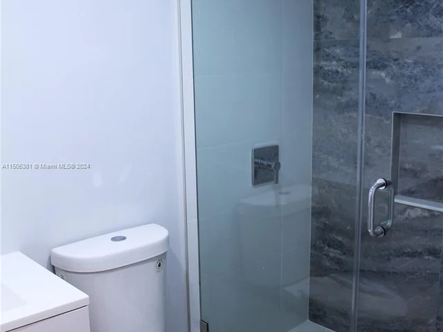 5050 NW 7th St, Miami FL 33126