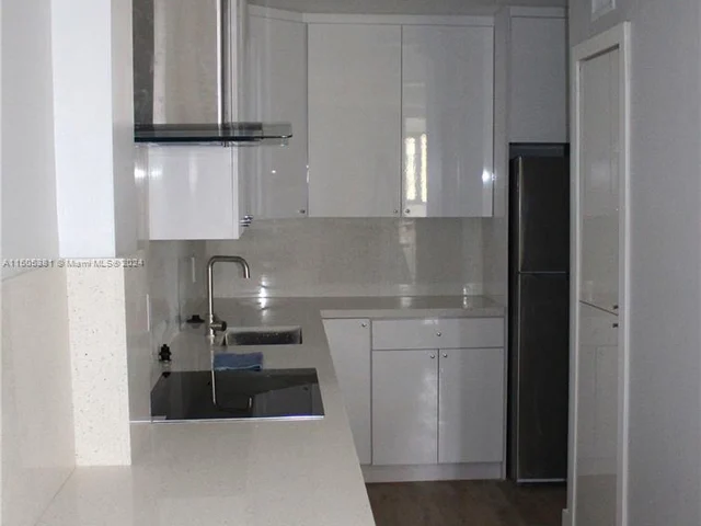 5050 NW 7th St, Miami FL 33126