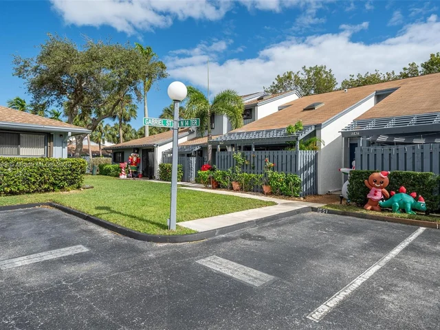 1551 N 14th Ter, Hollywood FL 33020