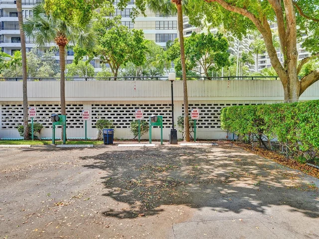 2500 Parkview Dr # 2307, Hallandale Beach FL 33009