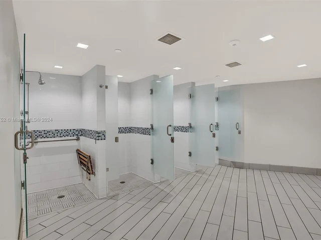 2500 Parkview Dr # 2307, Hallandale Beach FL 33009