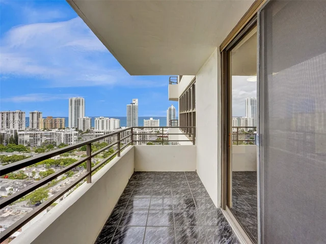 2500 Parkview Dr # 2307, Hallandale Beach FL 33009