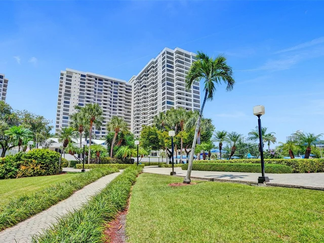 2500 Parkview Dr # 2307, Hallandale Beach FL 33009